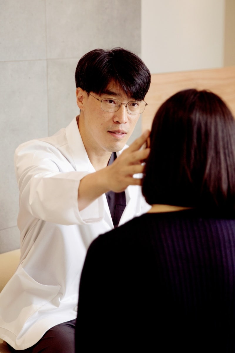[강남역성형외과]티타늄 리프팅 + 지방분해 주사로 하루 만에 완성되는 작은 얼굴!