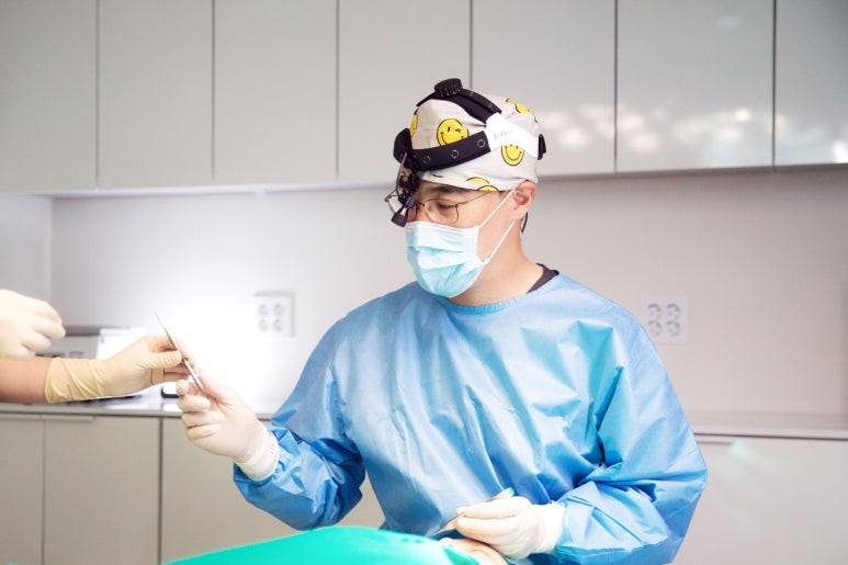 40대 눈밑지방재배치, 미루면 하안검 수술까지? 지금이 눈밑 안티에이징 골든타임입니다 | 강남역 꿈꾸는성형외과 사진 19