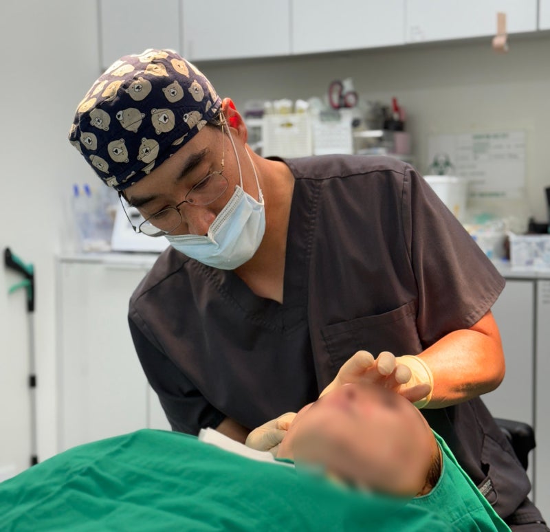 공장형 성형외과 vs 1인 대표원장 성형외과, 뭐가 다를까? 강남역 성형외과 선택 전 꼭 알아야 할 차이 사진 6